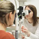 9 üzleti kép EMO OPTIKA-BELVÁROSI SZEMÉSZET Optika, optikai cikkek ban/ben Szolnok JN