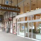 2 üzleti kép KÍGYÓ GYÓGYSZERTÁR Gyógyszertárak ban/ben Budapest PE