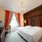 3 üzleti kép KRISTÁLY IMPERIAL HOTEL**** & ESTERHÁZY ÉTTEREM ,TATA Vendéglátás ban/ben Tata KE