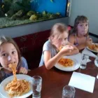 4 üzleti kép REVANS TÁNC Tábor, erdei iskola ban/ben Budapest PE