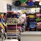 2 üzleti kép RŐFÖSBOLT LAKÁSTEXTIL KISÁRUHÁZ Varroda, ruhatervező ban/ben Budapest