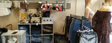 8 üzleti kép BONITA DIVAT Üzletek ban/ben Győr GS