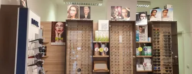 2 üzleti kép EGYES OPTIKA Optika, optikai cikkek ban/ben Budapest PE