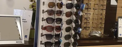4 üzleti kép EGYES OPTIKA Optika, optikai cikkek ban/ben Budapest PE