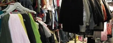1 üzleti kép GARDROB HASZNÁLTRUHA ÜZLET Üzletek ban/ben Győr GS
