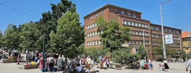 2 üzleti kép HEGYVIDÉKI KIPAKOLÓ GARÁZSVÁSÁR Üzleti szolgáltatások ban/ben Budapest