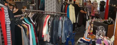 3 üzleti kép HUSZONKETTES Üzletek ban/ben Szeged CS