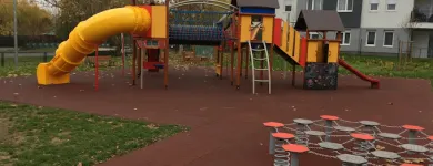 7 üzleti kép JÁTSZÓTÉR BAKONY UTCA Sport & Szabadidő ban/ben Székesfehérvár FE