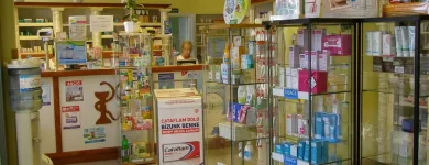 2 üzleti kép KÍGYÓ GYÓGYSZERTÁR Gyógyszertár ban/ben Szolnok JN