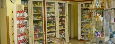 3 üzleti kép KÍGYÓ GYÓGYSZERTÁR Gyógyszertár ban/ben Szolnok JN