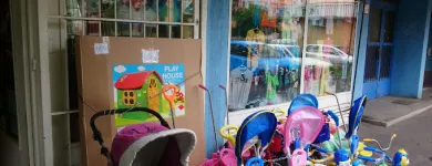 3 üzleti kép KISVAKOND BABABOLT Üzletek ban/ben Dunaújváros FE