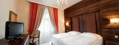 3 üzleti kép KRISTÁLY IMPERIAL HOTEL**** & ESTERHÁZY ÉTTEREM ,TATA Vendéglátás ban/ben Tata KE