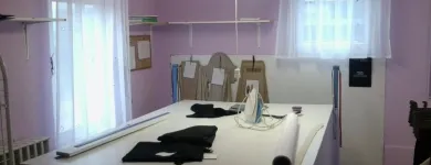 2 üzleti kép MARIKA FÉRFI NÖI DIVATÁRU ÜZLET SZABOSÁG Varroda, ruhatervező ban/ben Budapest