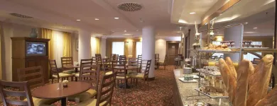 8 üzleti kép MILLENNIUM COURT, BUDAPEST - MARRIOTT EXECUTIVE APARTMENTS Idegenforgalom & Utazás ban/ben Budapest