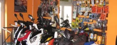 3 üzleti kép MOTOPROF - MOTORKERÉKPÁR ALKATRTÉSZ KERESKEDÉS Autó-motor alkatrész ban/ben Cegléd PE