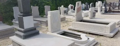 2 üzleti kép NAGY LÁSZLÓ KŐFARAGÓ Sírkövek ban/ben Budapest PE