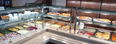 12 üzleti kép PINGVIN ÉTTEREM ÉS HIDEGKONYHA KOMÁROM Éttermek ban/ben Komárom KE