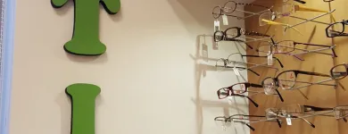 5 üzleti kép PUPILLA OPTIKA SZEMVIZSGÁLAT SZEMÜVEG KÉSZÍTÉS Optika, optikai cikkek ban/ben Debrecen HB