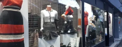 5 üzleti kép RUHATÁR - SECOND HAND & OUTLET Üzletek ban/ben Debrecen HB