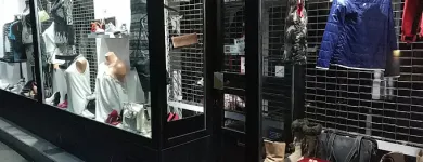 7 üzleti kép RUHATÁR - SECOND HAND & OUTLET Üzletek ban/ben Debrecen HB