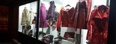 10 üzleti kép RUHATÁR - SECOND HAND & OUTLET Üzletek ban/ben Debrecen HB