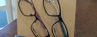 3 üzleti kép SZABÓ OPTIKA Optika, optikai cikkek ban/ben Sárvár VA