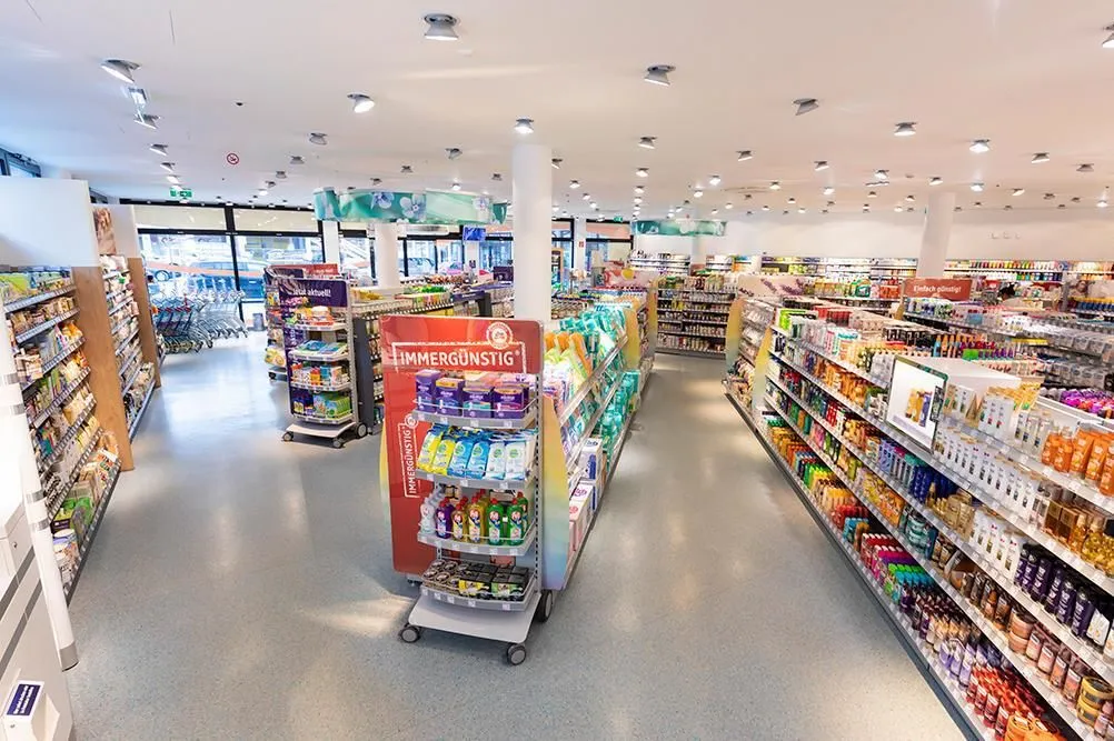 1 üzleti kép DM-DROGERIE MARKT KFT.