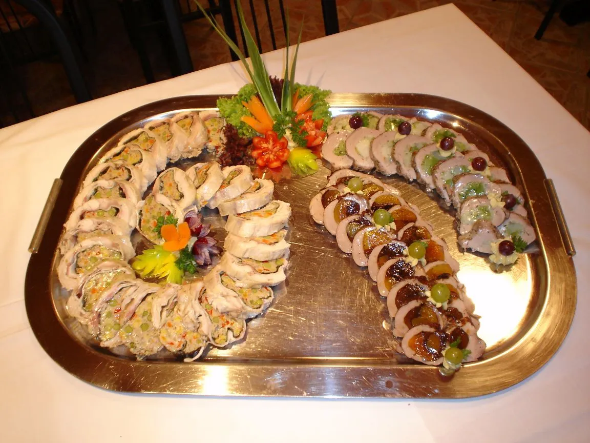 8 üzleti kép PINGVIN ÉTTEREM ÉS HIDEGKONYHA KOMÁROM