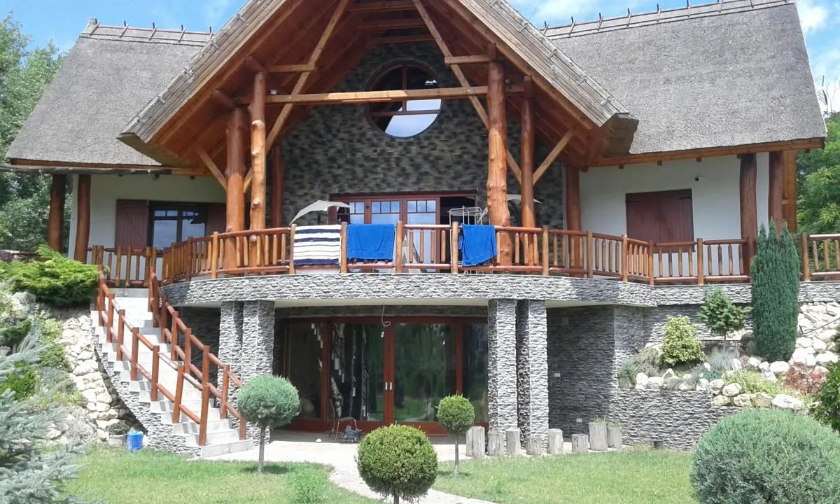 8 üzleti kép SZIKLAFORMA