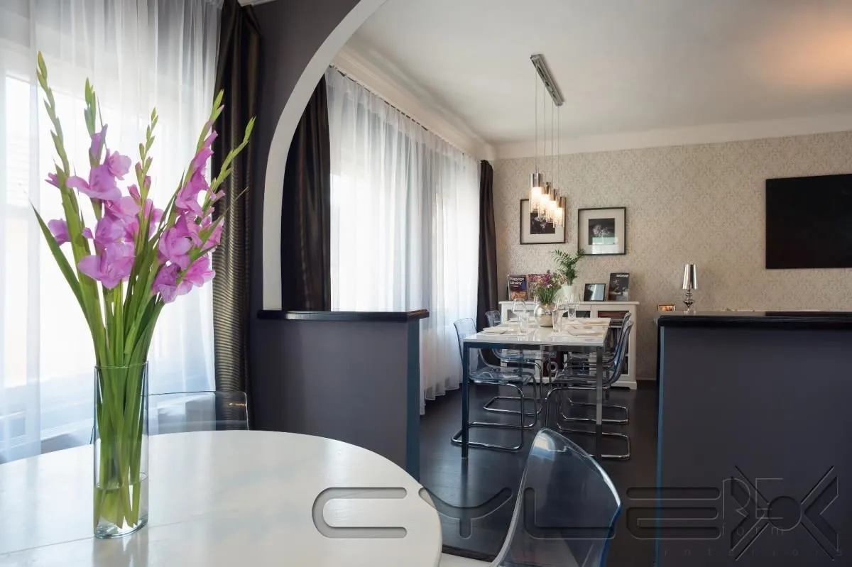 18 üzleti kép REFORM INTERIORS