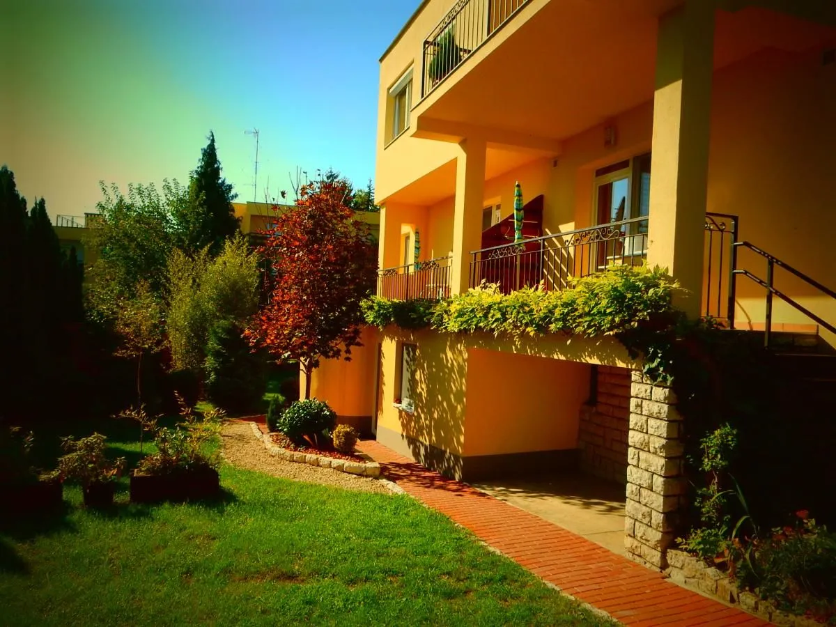 4 üzleti kép BALATONALMALMÁDI APARTMAN SZÁLLÁS OLCSÓN