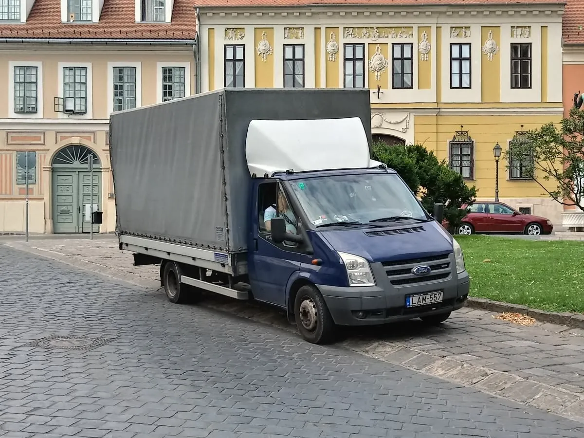 6 üzleti kép KÖLTÖZTETÉS - ÁRUSZÁLLÍTÁS