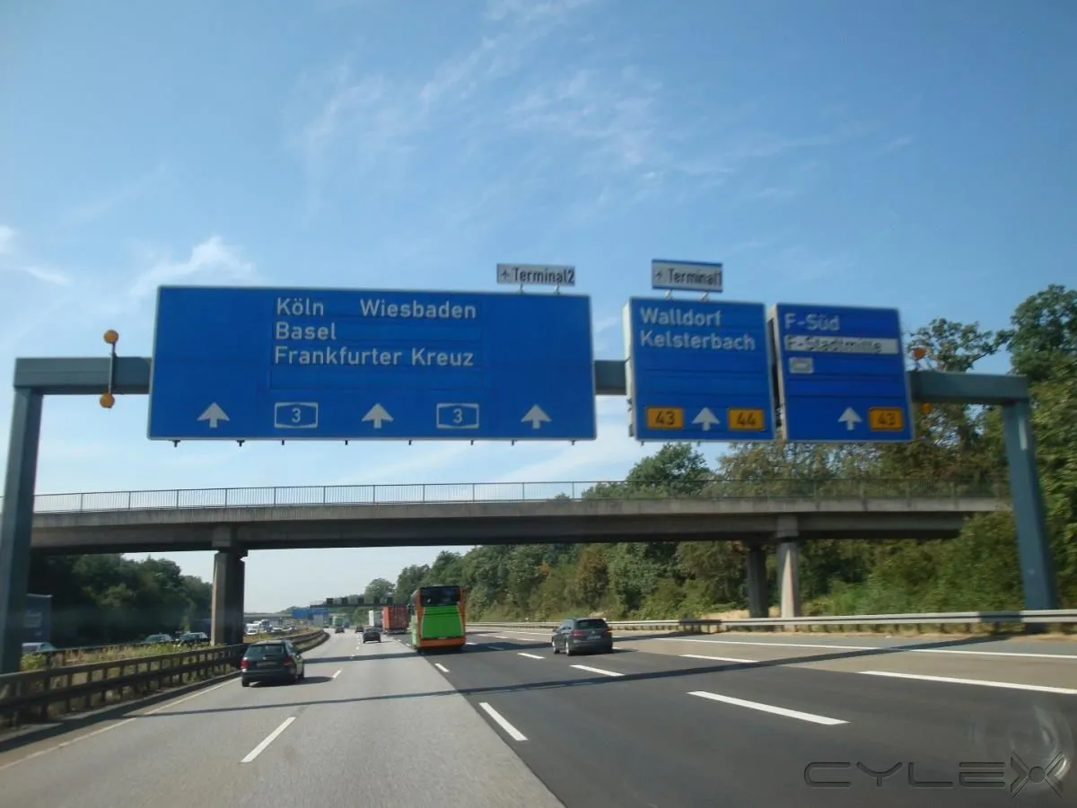 18 üzleti kép KÖLTÖZTETÉS - ÁRUSZÁLLÍTÁS