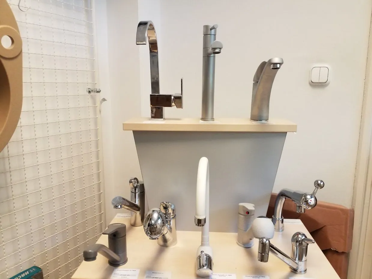 2 üzleti kép STADION SZERELVÉNYBOLT