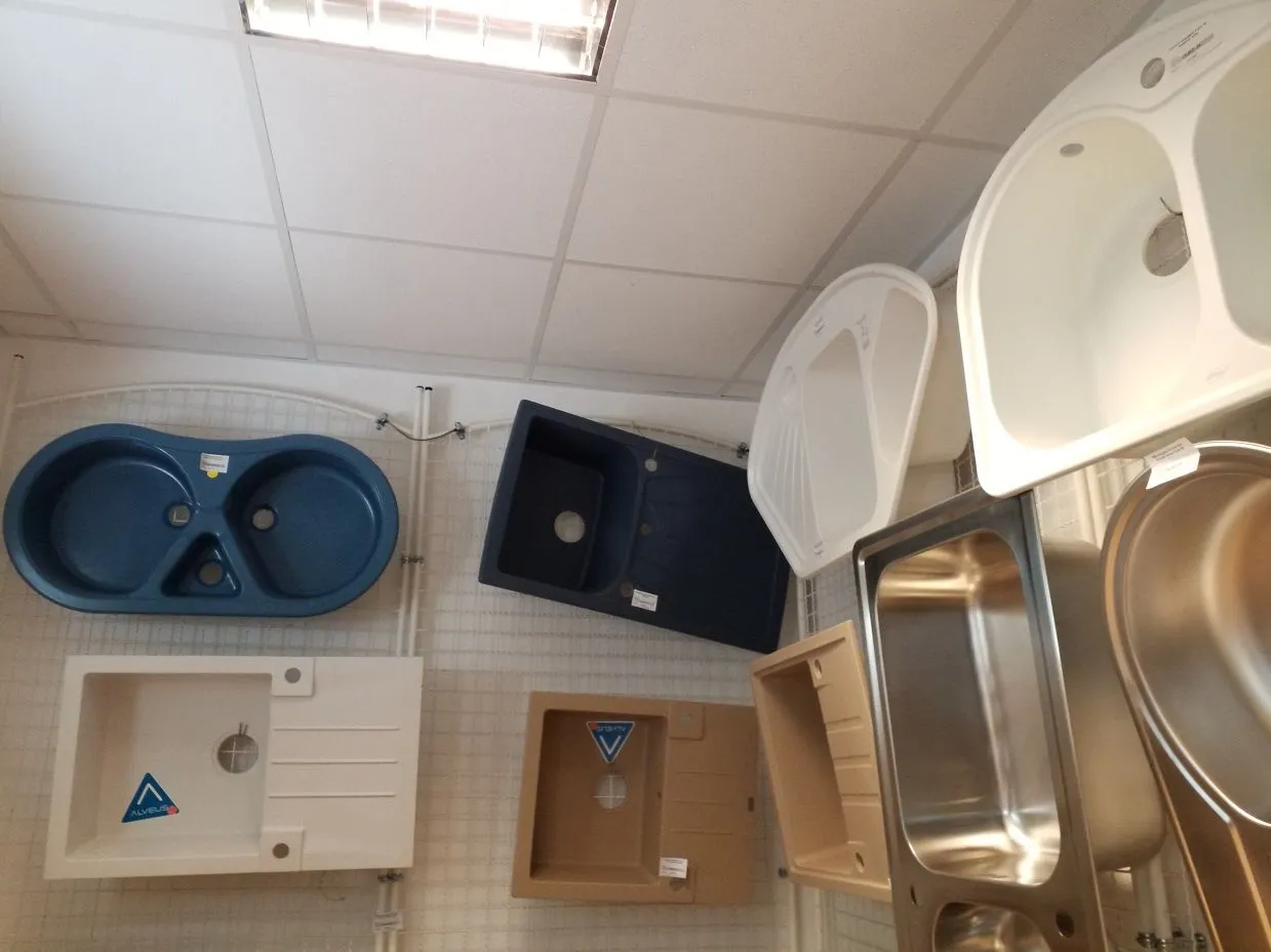 4 üzleti kép STADION SZERELVÉNYBOLT