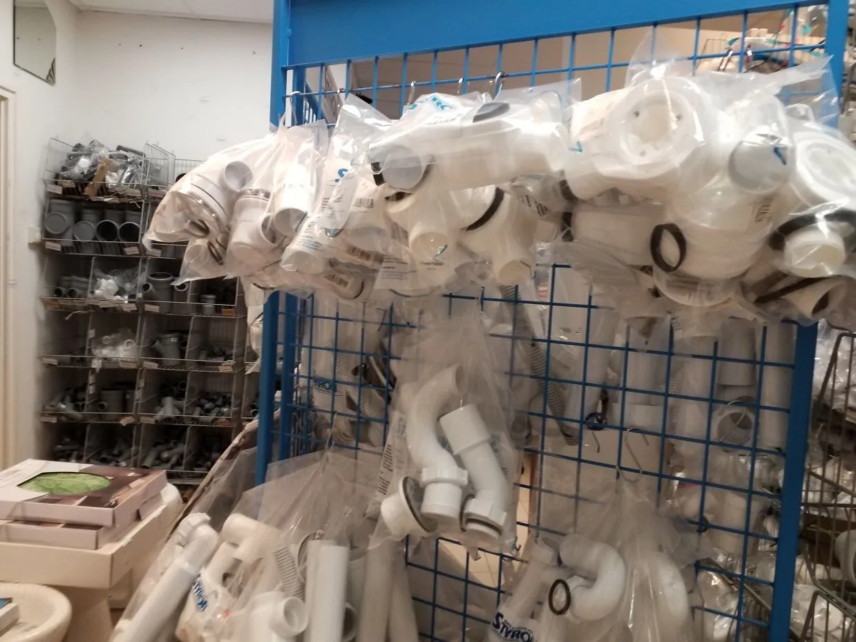 15 üzleti kép STADION SZERELVÉNYBOLT