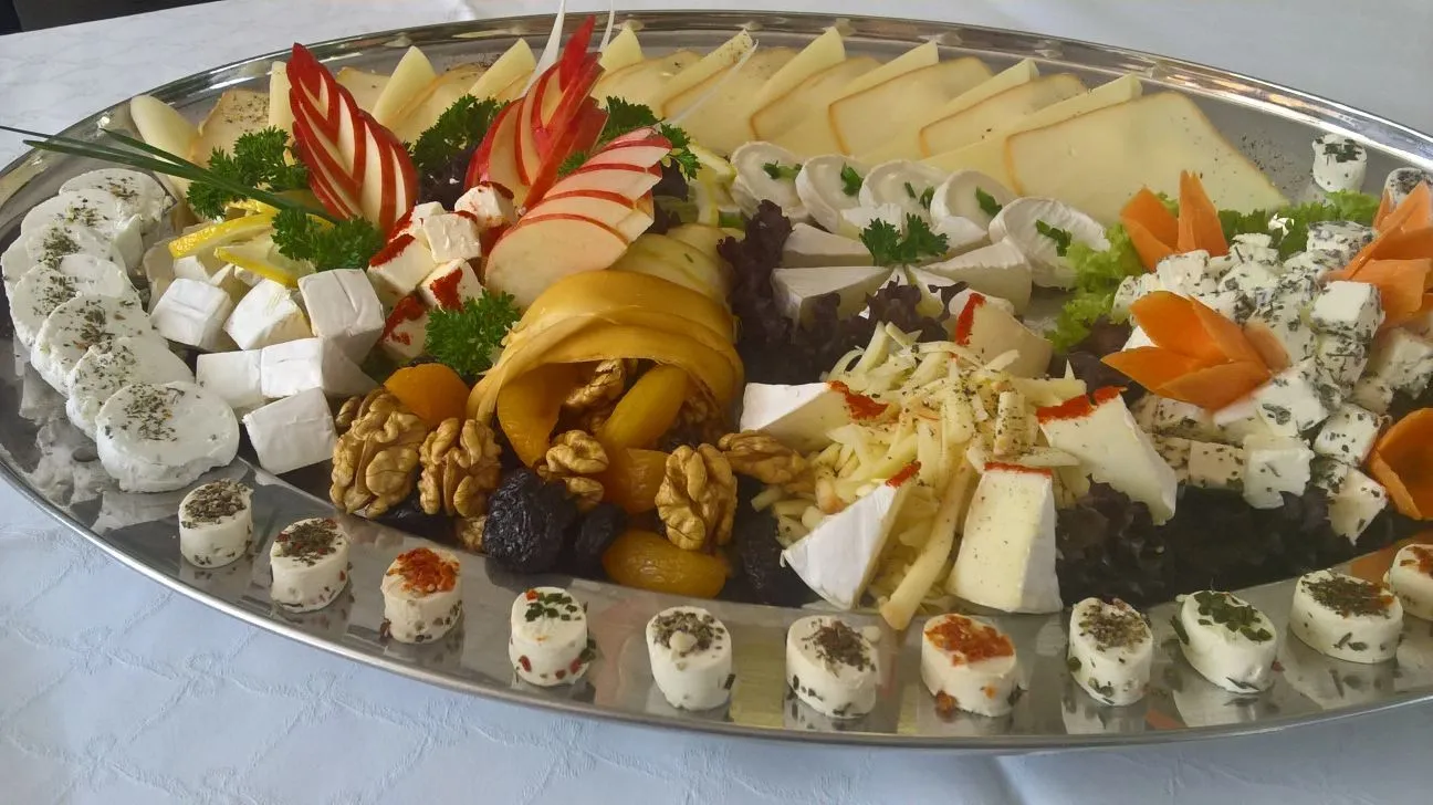 10 üzleti kép PINGVIN ÉTTEREM ÉS HIDEGKONYHA KOMÁROM