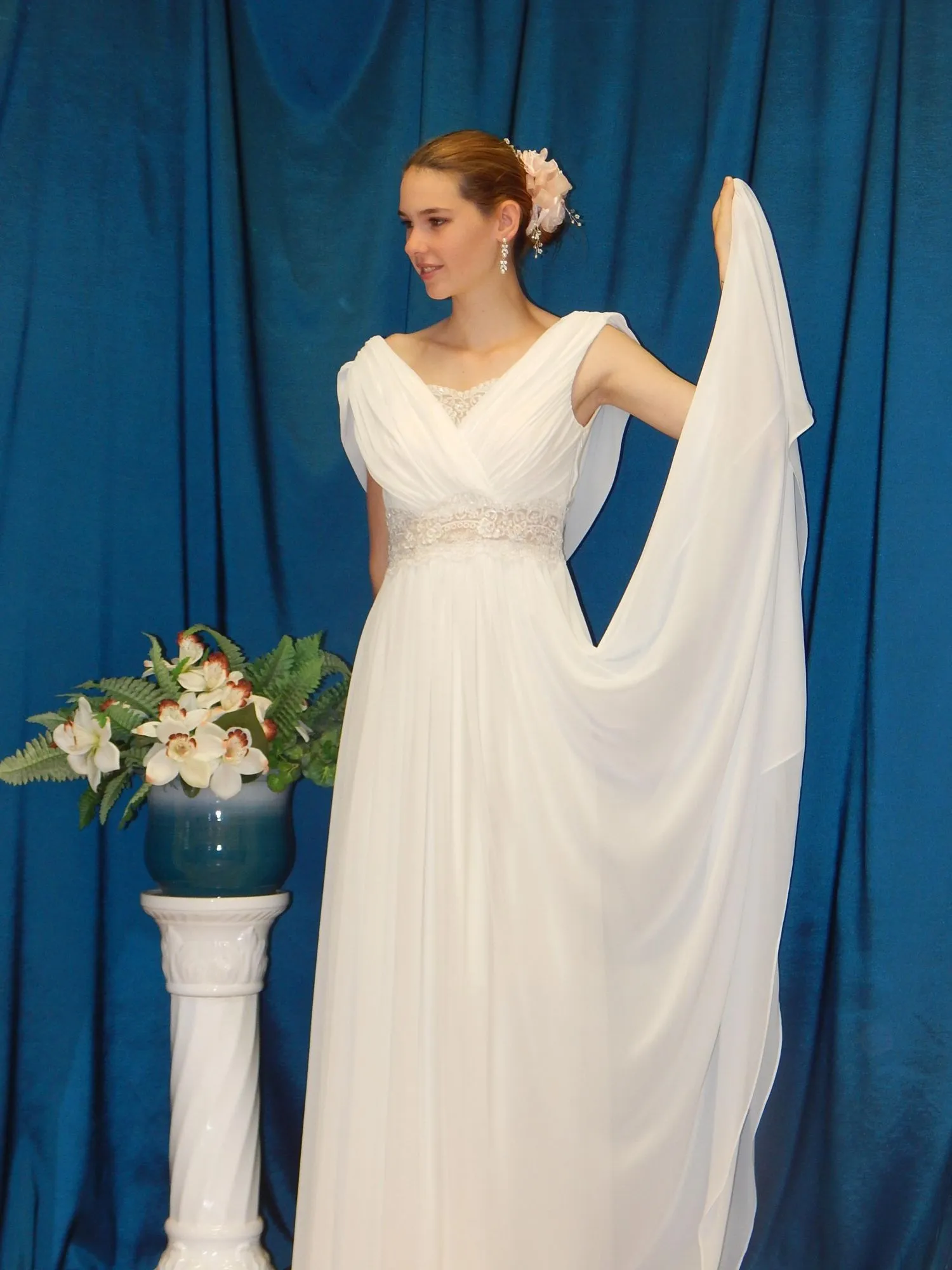 1 üzleti kép AMIRA ESKÜVŐI RUHASZALON