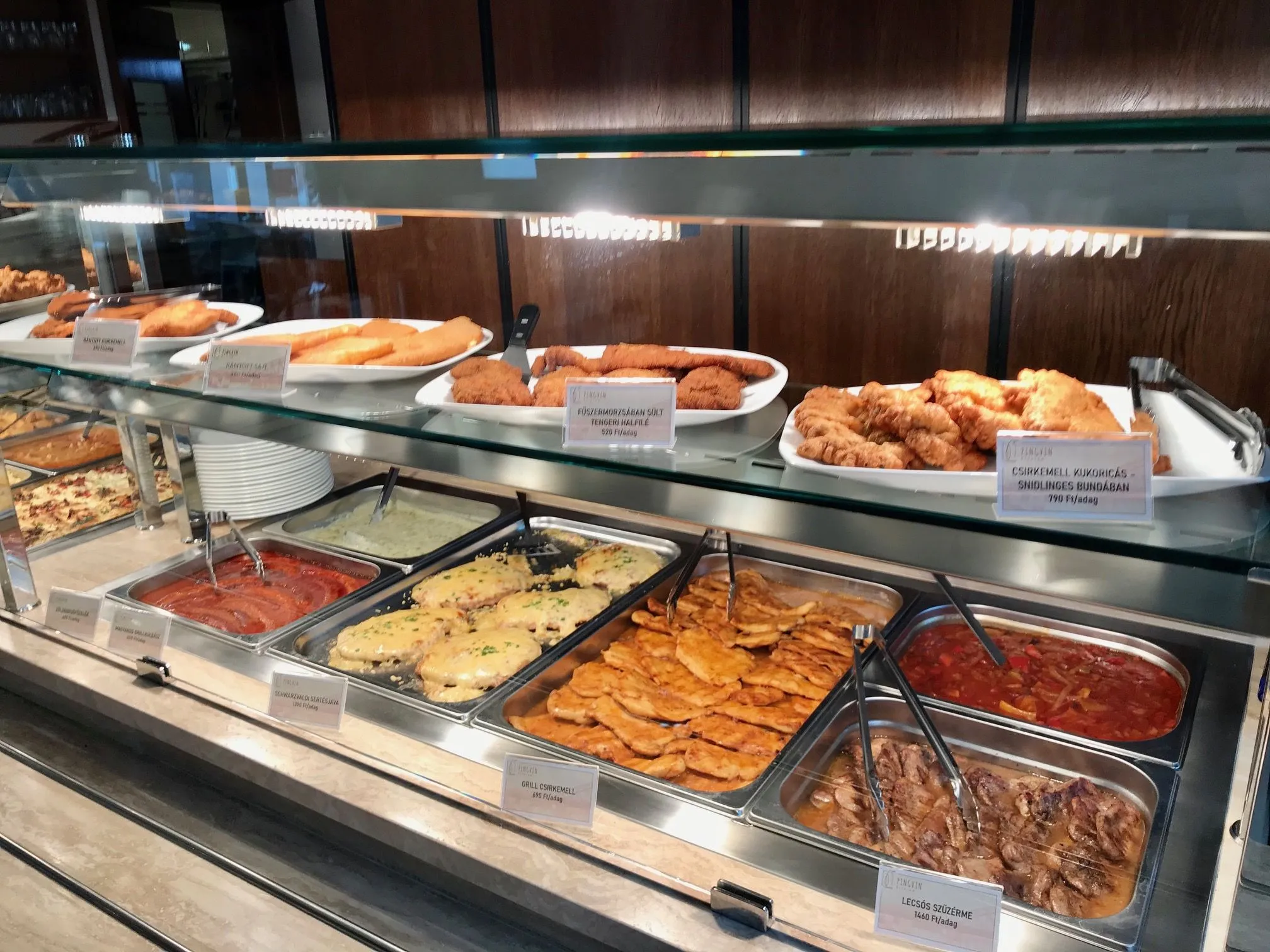 2 üzleti kép PINGVIN ÉTTEREM ÉS HIDEGKONYHA KOMÁROM