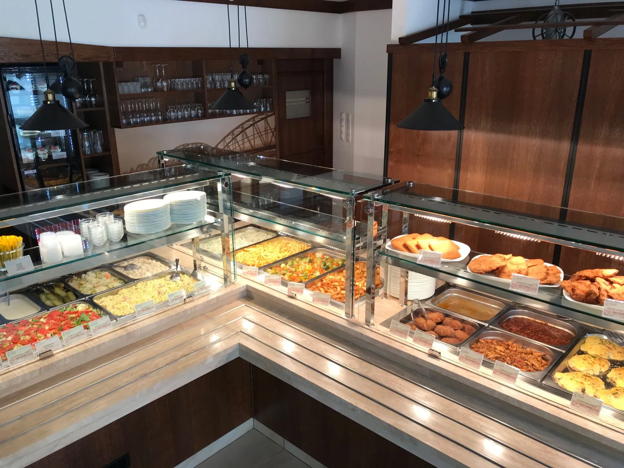 5 üzleti kép PINGVIN ÉTTEREM ÉS HIDEGKONYHA KOMÁROM