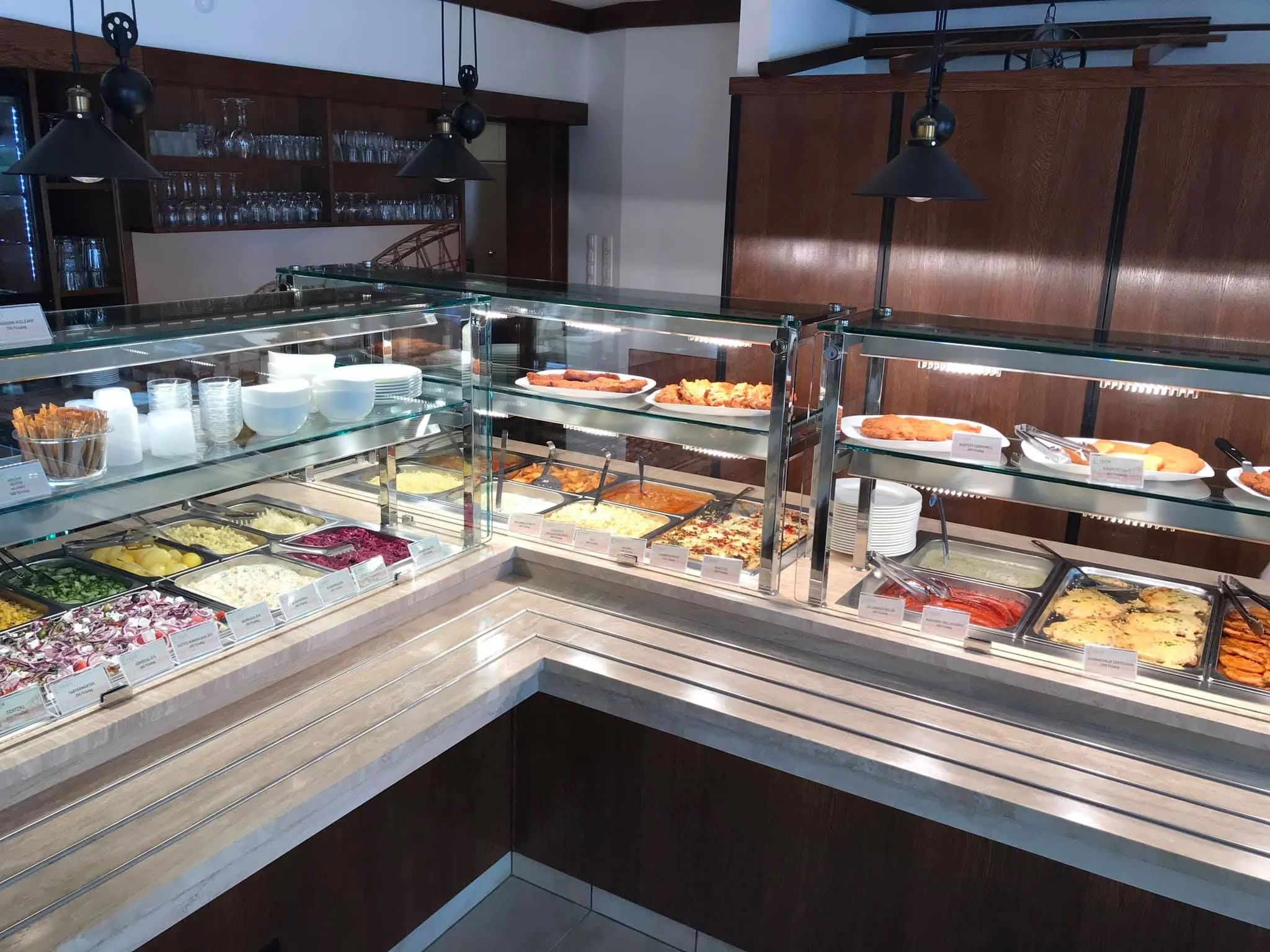 12 üzleti kép PINGVIN ÉTTEREM ÉS HIDEGKONYHA KOMÁROM