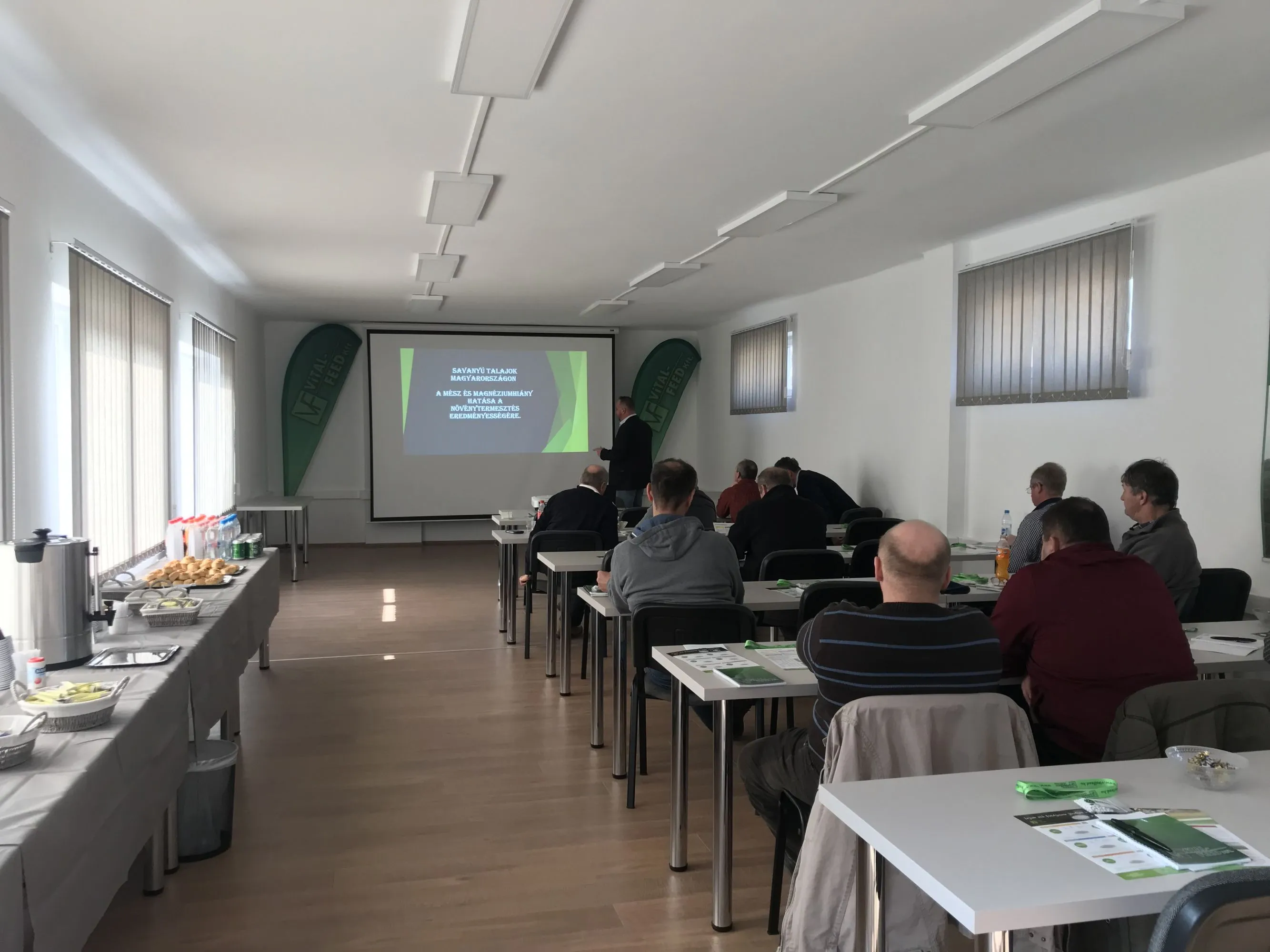 1 üzleti kép VF OKTATÓ- ÉS RENDEZVÉNYTEREM KAPUVÁR