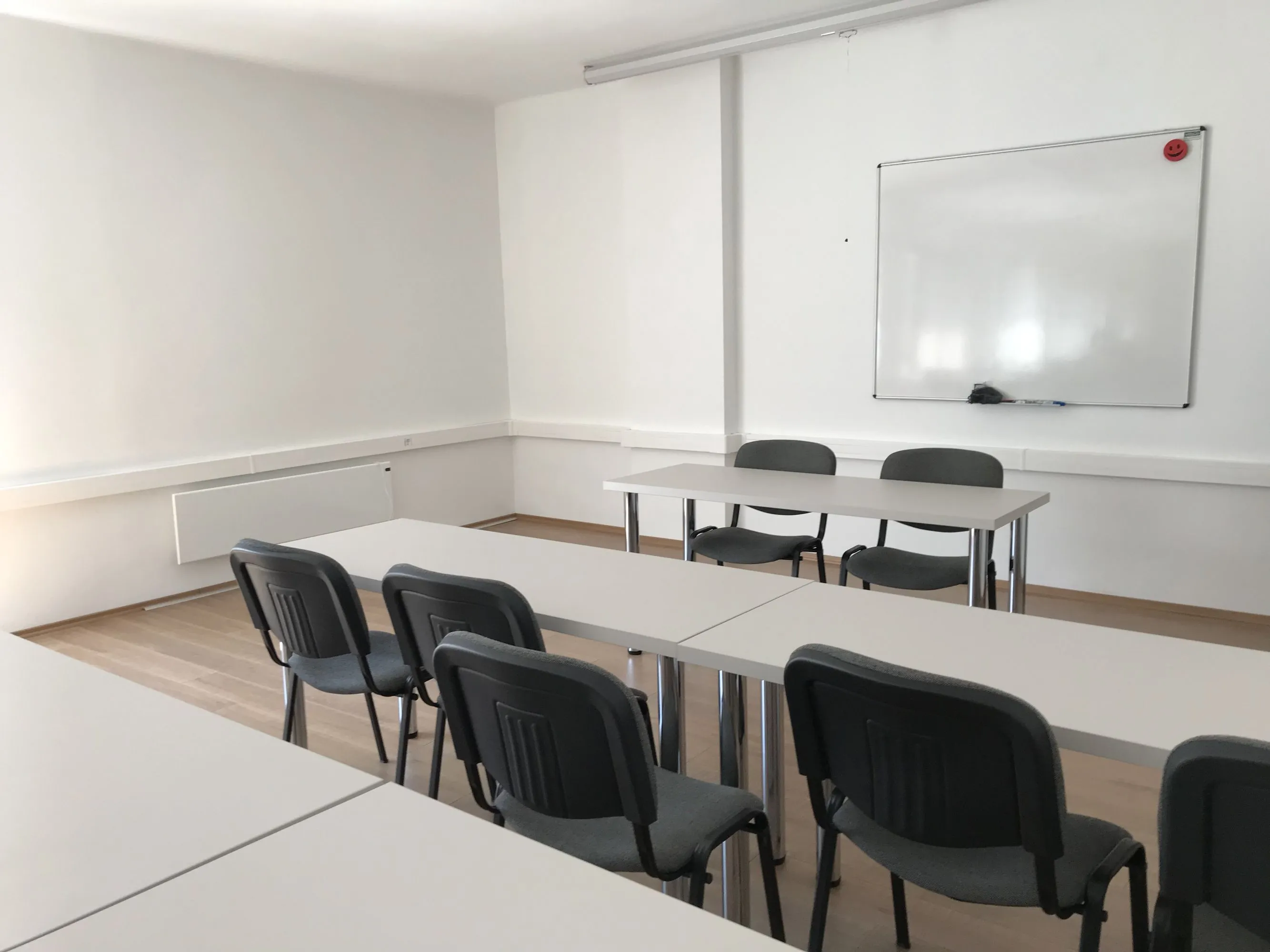 3 üzleti kép VF OKTATÓ- ÉS RENDEZVÉNYTEREM KAPUVÁR