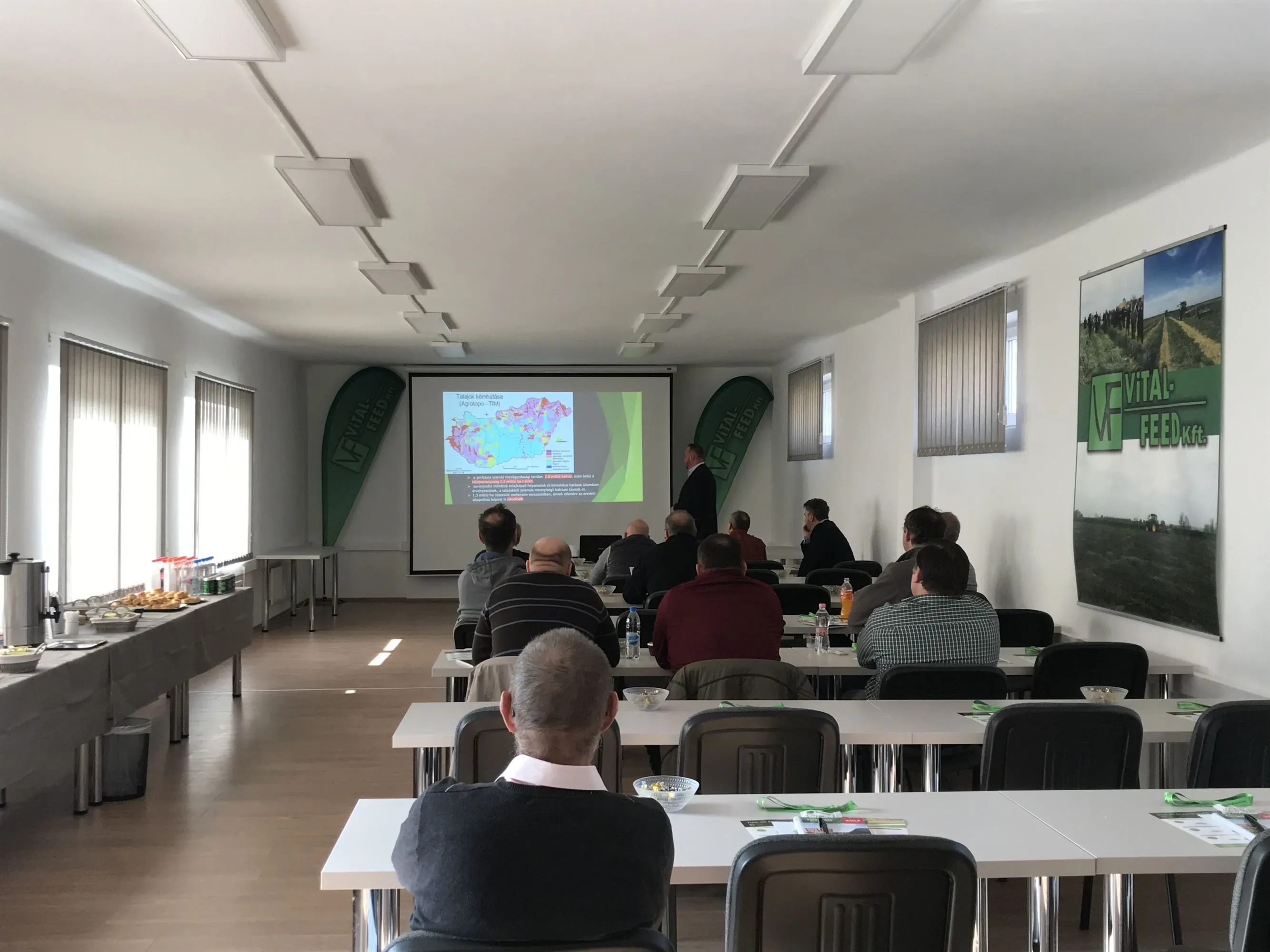 5 üzleti kép VF OKTATÓ- ÉS RENDEZVÉNYTEREM KAPUVÁR