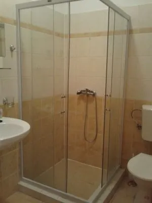 8 üzleti kép NYÁRFÁS VENDÉGHÁZ