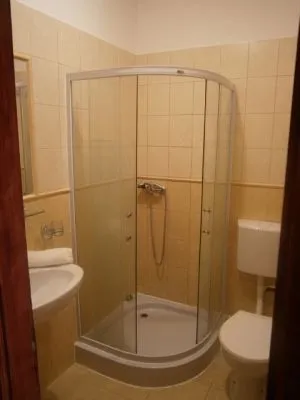 12 üzleti kép NYÁRFÁS VENDÉGHÁZ