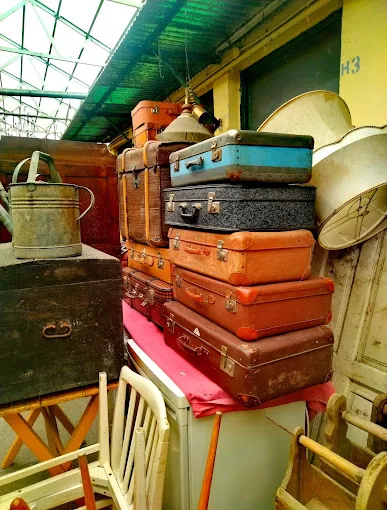 7 üzleti kép ECSERI MERCATO DELLE PULCI - GOODAPEST