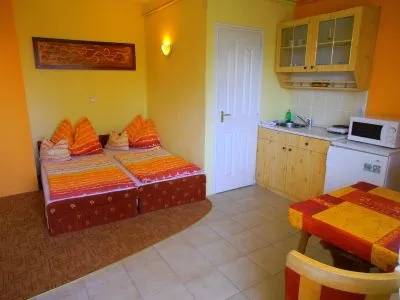 12 üzleti kép BALATONALMALMÁDI APARTMAN SZÁLLÁS OLCSÓN