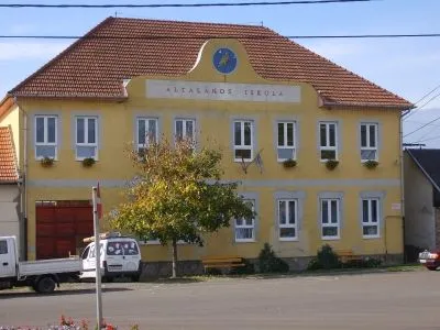 10 üzleti kép GYÖNGYABLAK -GYÖNGYÖS-HATVAN-AJTÓ- ABLAK - GARÁZSKAPU - REDŐNY - PARKETTA- BELTÉRI AJTÓ- HÖRMANN