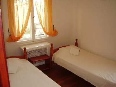 3 üzleti kép NYÁRFÁS VENDÉGHÁZ